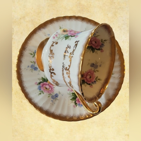 VINTAGE ROYAL VICTORIA FLORAL TEACUP & SAUCER GOLDEN ANNIVERSARY FINE BONE CHINA - Picture 8 of 9